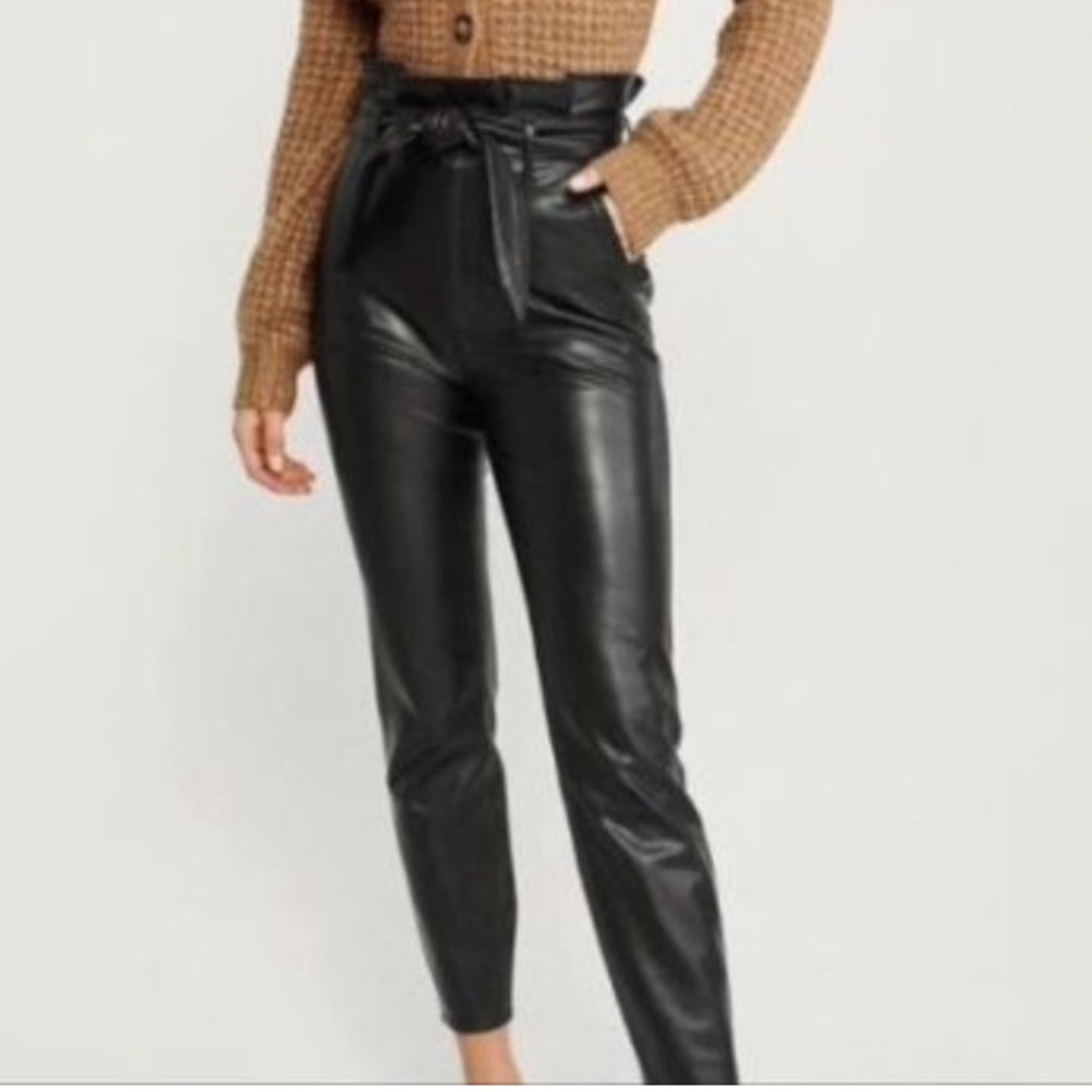 Abercrombie & Fitch Vegan Leather Womens XS Paper Bag Waist cropped‎ Pants black